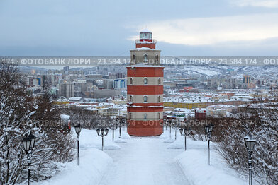 Мурманск, Россия. Мемориальный комплекс морякам, погибшим в мирное время - шестигранная башня маяк