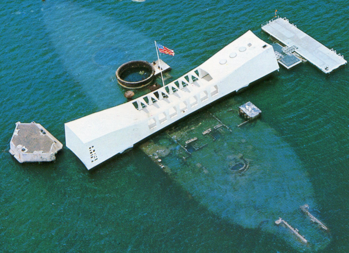 Pearl Harbor's USS Arizona was sunk 75 years ago. Architect Alfred Preis's USS Arizona Memorial design acknowledges the December 7, 1941 defeat as well as the USA's ultimate victory in World War II.