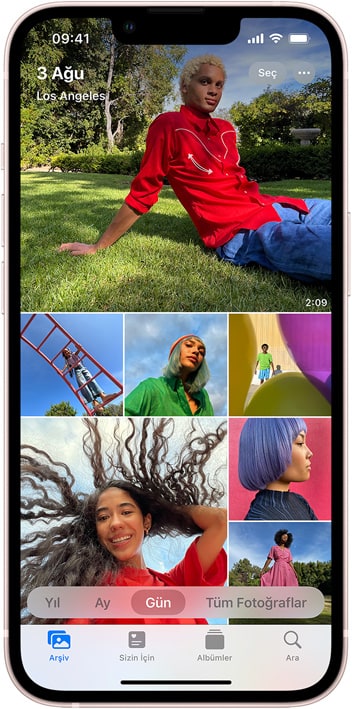 iPhone’da Fotoğraf Arşivi açık halde Fotoğraflar uygulaması.