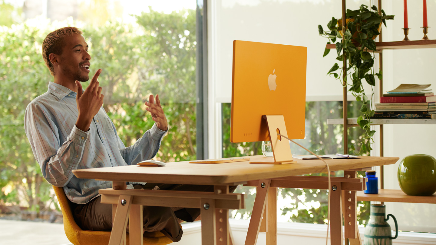 iMac met Magic Keyboard en Magic Mouse in dezelfde kleur