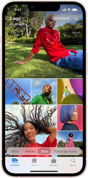 App Fotos abierta en un iPhone con la pantalla de la biblioteca de Fotos.