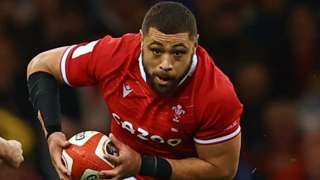 Taulupe Faletau attacks for Wales