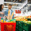 Couple with cart in supermarket, fruits department. Стоковое фото, фотограф Tryapitsyn Sergiy / Фотобанк Лори