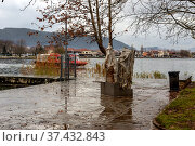 View of the embankment town Ioannina (Epirus region, Greece) and lake Pamvotis. Стоковое фото, фотограф Татьяна Ляпи / Фотобанк Лори