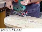 Men's hands with electric circular saw. Стоковое фото, фотограф Татьяна Ляпи / Фотобанк Лори