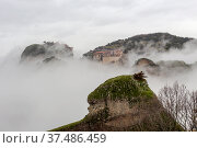 Orthodox monasteries of Meteora (Greece) on the rocks shrouded in fog. Стоковое фото, фотограф Татьяна Ляпи / Фотобанк Лори