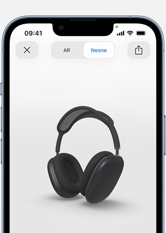 Görselde iPhone’daki Artırılmış Gerçeklik ekranında yer alan Uzay Grisi Rengi AirPods Max gösteriliyor.