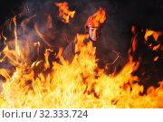 firefighter puts out a fire at night. Стоковое фото, фотограф Майя Крученкова / Фотобанк Лори