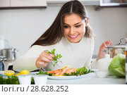 Woman decorating fried prawns. Стоковое фото, фотограф Яков Филимонов / Фотобанк Лори