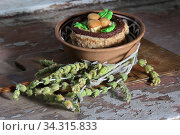 Sweet dessert with provencal herbs on an old wooden surface. Стоковое фото, фотограф Яна Королёва / Фотобанк Лори