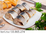 Salted mackerel with bread on plate. Стоковое фото, фотограф Яков Филимонов / Фотобанк Лори