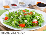 salad with tomatoes, mini mozzarella, arugula, close-up. Стоковое фото, фотограф Oksana Zh / Фотобанк Лори