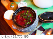 Russian borsch soup with meat and sour cream. Стоковое фото, фотограф Яков Филимонов / Фотобанк Лори