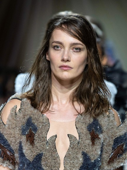 Capelli medi autunno e inverno 2019-20: i tagli e le acconciature, tra lob e bob chic e grunge