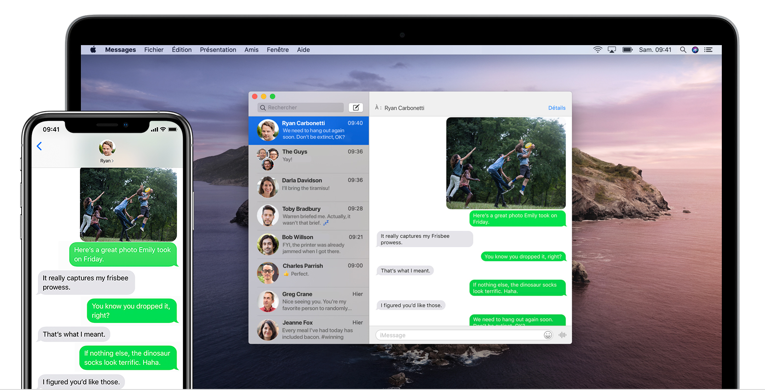 Un iPhone et un Mac affichant la même conversation par SMS