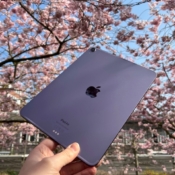 iPad Air 2022 review: achterkant met bloesem.