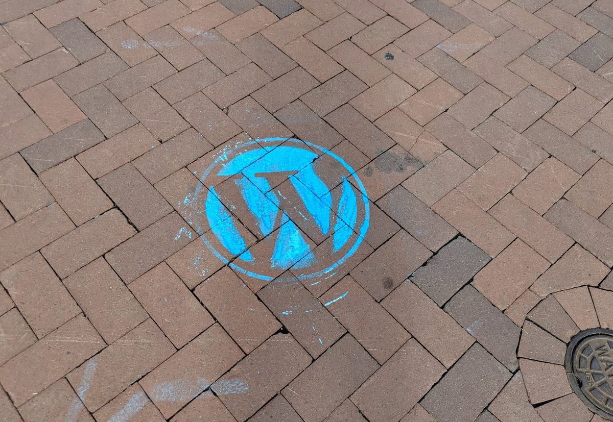 WordPress logo chalked on the ground.
