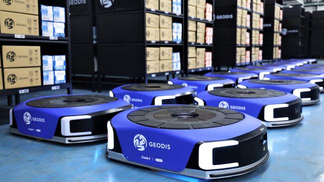 Logistics automation GEODIS robots Geek + Hong Kong