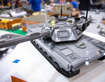 LEGO Abrams Tank that Deploys a Bridge!