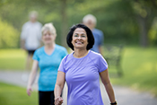 Rewards can push older adults to walk more - Photo: ©iStock/FatCamera