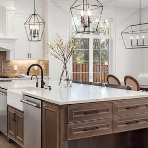 A large traditional kitchen with wooden face-frame cabinets