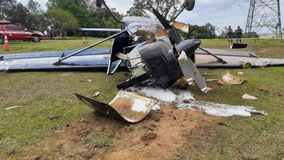 SP: Avião cai em Boituva e deixa dois mortos e nove feridos