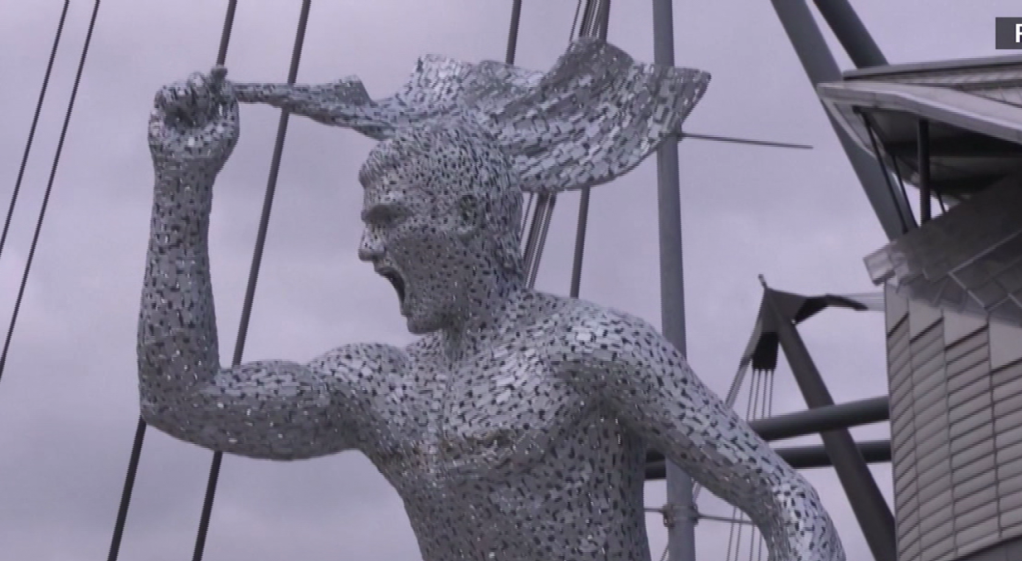 La reacción de Agüero al ver su estatua