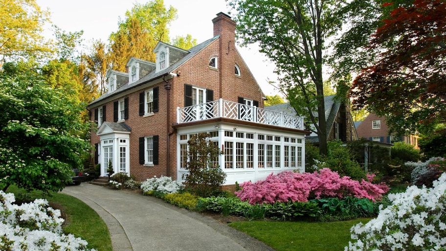 A colonial house on a Spring day