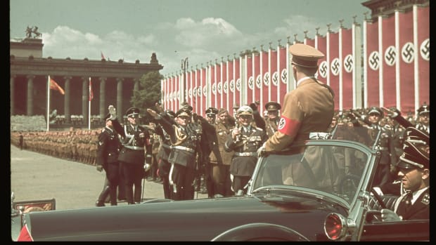 hitler-salutes-during-condor-legion-parade