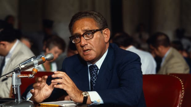 07 Sep 1973, Washington, DC, USA — Appearing before the Senate Foreign Relations Committee 9/7 on his nomination to be Secretary of State, Henry Kissinger pledged to cooperate closely with Congress in conducting foreign policy for a “durable peace.” — Image by © Bettmann/CORBIS
