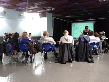 Taller coneixement obert i viquipèdia Alaquàs 2015 2.jpg