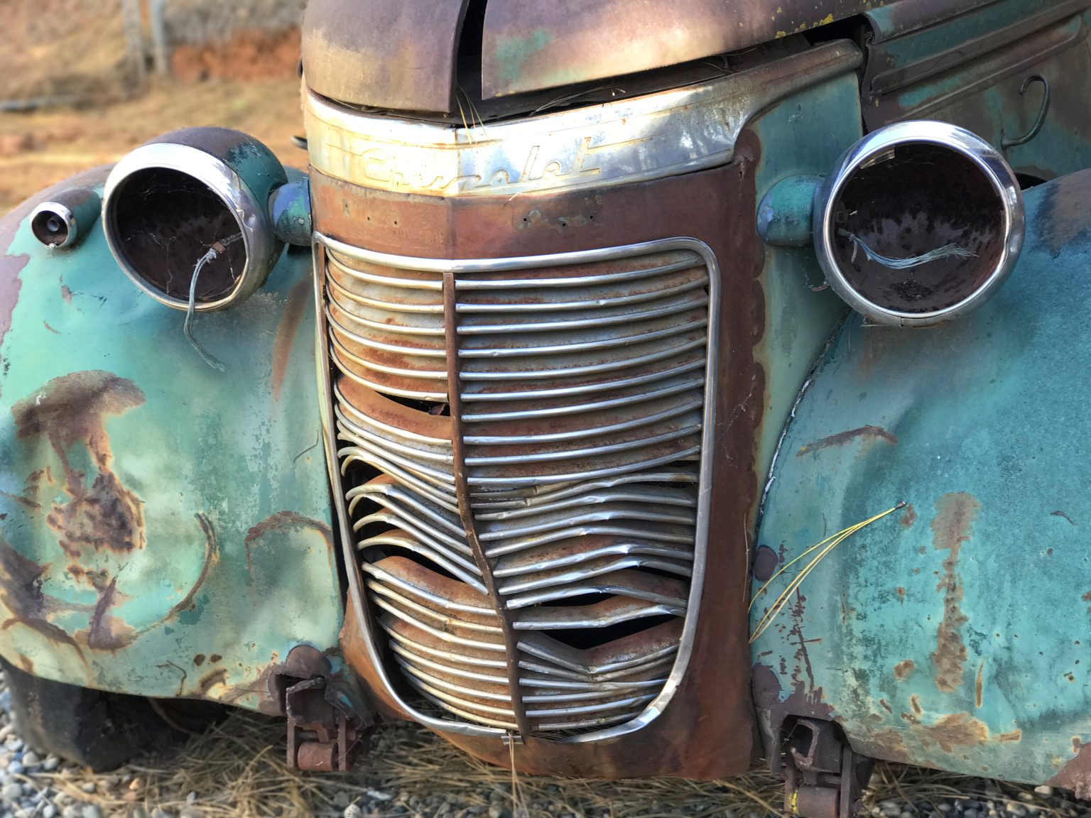 Front of a rusted out vehicle.