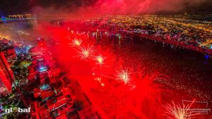 Witness the spectacular Da Nang International Fireworks Competition, 2013