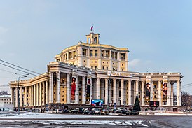 Здание театра со стороны Суворовской площади в Москве, 2016 год.