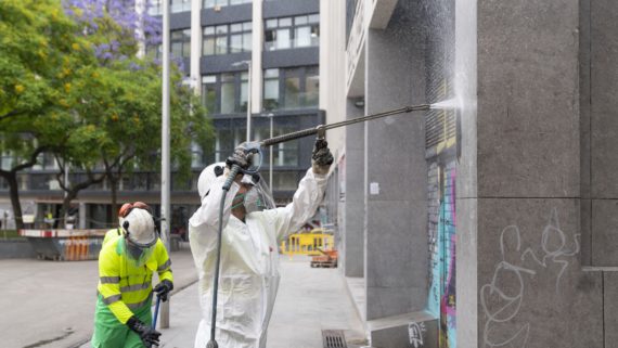 Cuidem Barcelona neteja pintades