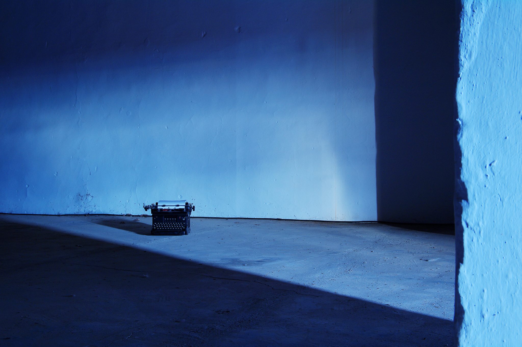 Artistic placement of vintage typewriter in empty room