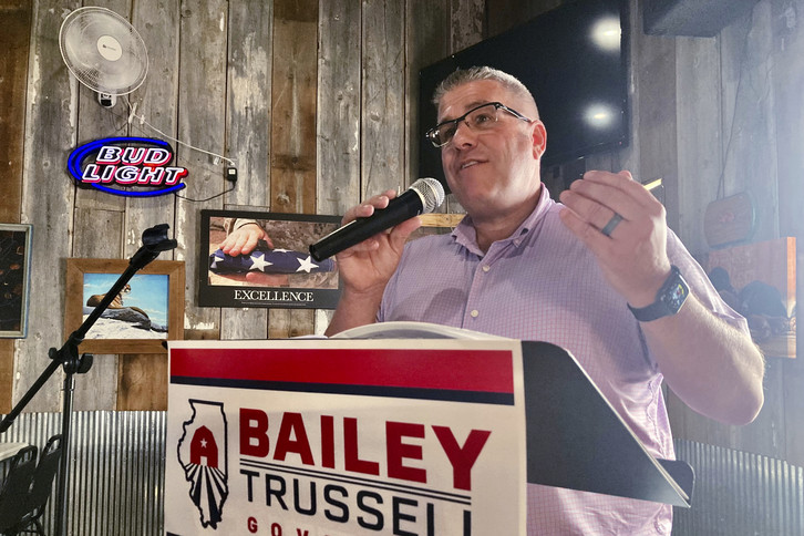 Republican candidate for Illinois governor Darren Bailey speaks to voters.