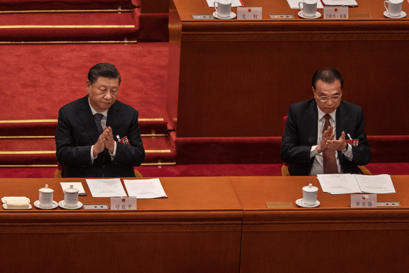 Chinese President Xi Jinping (left) and Premier Li Keqiang applaud at the closing session of the National People's Congress at the Great Hall of the People in Beijing on March 11.