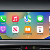 CarPlay in iOS 16 met achtergrond.