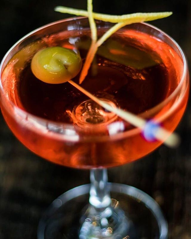 Negroni Week de 04 a 10 de junho, com Il Cardinale por @fabio.lapietra
#SubAstor #50BestBars #NegroniWeek #IlCardinale #BancoDeAlimentos #Cocktails #Bar #Mixology #Cl&aacute;ssico #Worlds50BestBars