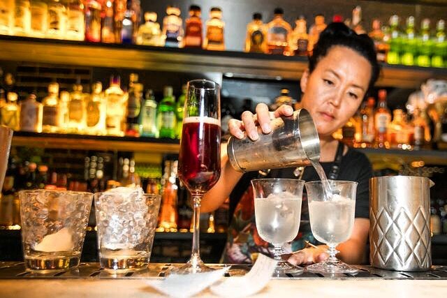 Monica Berg&rsquo;s mixology!
#SubAstor #MonicaNoSub #AlexisNoSub #MonicaBerg #AlexisTinoco #SubSociety #TheMission #POUR #TheAviary #TanquerayTen #TheFutureIsFemale #TFIF #50BestBars #Worlds50BestBars