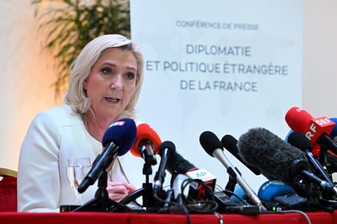 Le Pen vows to keep Russia close to prevent an alliance with China