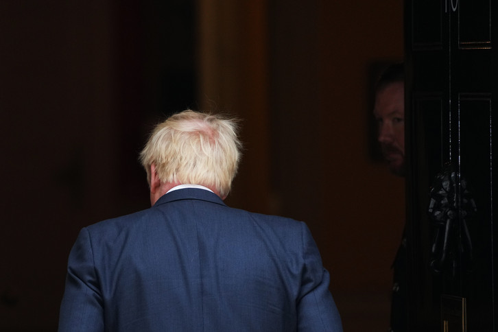 LONDON, ENGLAND - JULY 07: UK Prime Minister Boris Johnson returns inside after addressing the nation as he announces his resignation outside 10 Downing Street on July 7, 2022 in London, England. After a turbulent term in office, Boris Johnson will resign from his roles as Conservative Party Leader and Prime Minister today after coming under pressure from his party. Eton and Oxford-educated Alexander Boris de Pfeffel Johnson, MP for Uxbridge and South Ruislip, was elected as Prime Minister in the 2019 General Election. (Photo by Carl Court/Getty Images)