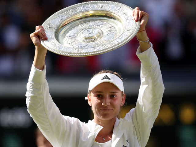 <p>Elena Rybakina celebrates with the trophy on Centre Court</p>