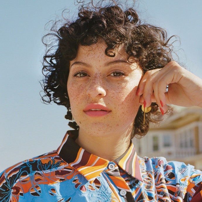 Local Caption  Alia Shawkat