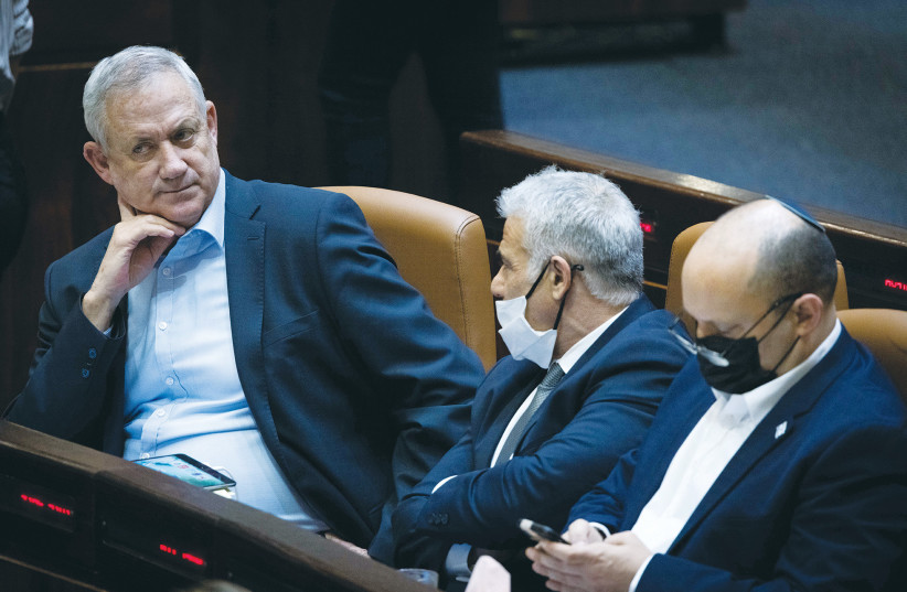  PRIME MINISTER Naftali Bennett sits at the government table in the Knesset plenum with Foreign Minister Yair Lapid and Defense Minister Benny Gantz. Might Bennett go the way of Sharon, Olmert and Livni? (credit: YONATAN SINDEL/FLASH 90)