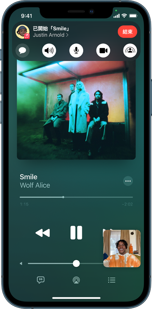 FaceTime 通話，顯示參與者共享來自 Apple Music 的音訊內容。專輯封面位於畫面最上方附近，標題和音訊控制項目位於其正下方。