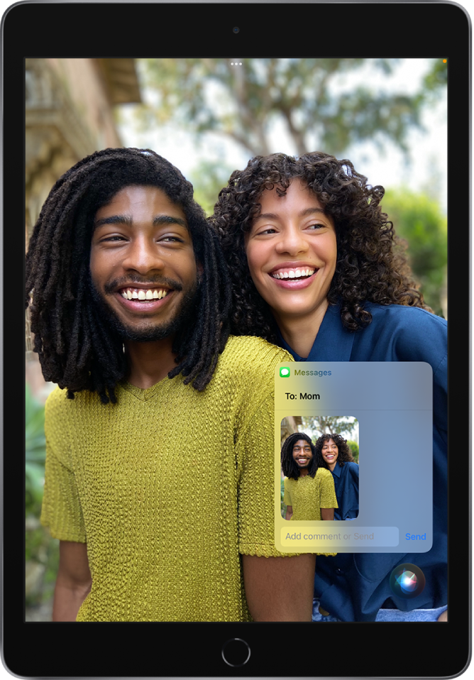 The Photos app is open with a photo of two people. On top of the photo is a message addressed to Mom, which includes the same photo. Siri is at the bottom of the screen.