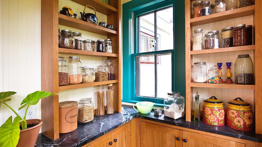 Kitchen pantry