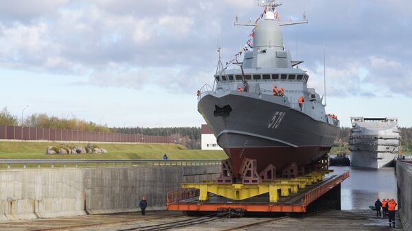 Малый ракетный корабль Буря проекта 22800 во время спуска на воду на Ленинградском судостроительном заводе Пелла в Ленинградской области. 23 октября 2018